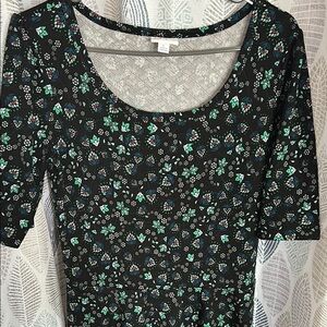 LuLaRoe Black Scoop Neck Short Sleeve Top with Teal and White Floral Print